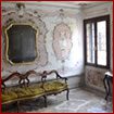 Testimonianza di un importante intervento di ristrutturazione
nel corso del Settecento è fornita da alcune stanze decorate a stucco.
Nell'immagine un particolare del boudoir